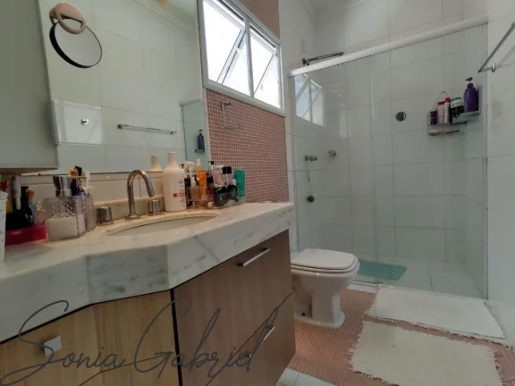Imagem Casa de luxo em condomínio exclusivo em Vinhedo-SP: 3 quartos, 3 suítes, 3 salas, 6 banheiros, 5 vagas, 408 m². Venha conferir!