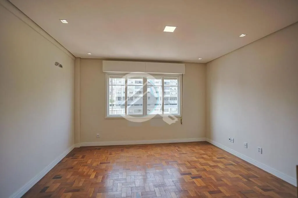 Imagem Apartamento a venda com 2 quartos no bairro Moinhos/Floresta. Desfrute de um ambiente renovado na Av...