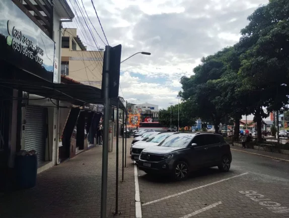 Imagem Casa com 2 dormitórios à venda, 100 m² por R$ 900.000,00 - Centro - Extrema/MG