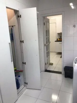 Imagem Apartamento no Centro de São Vicente pertinho da Praia do Gonzaguinha, frente com varanda, 3 dorms (1Suite) e 1 vaga.