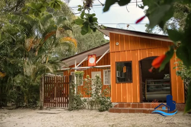 Imagem POUSADA A VENDA NA ILHA DO MEL COM 430M³ COM DUAS CASAS