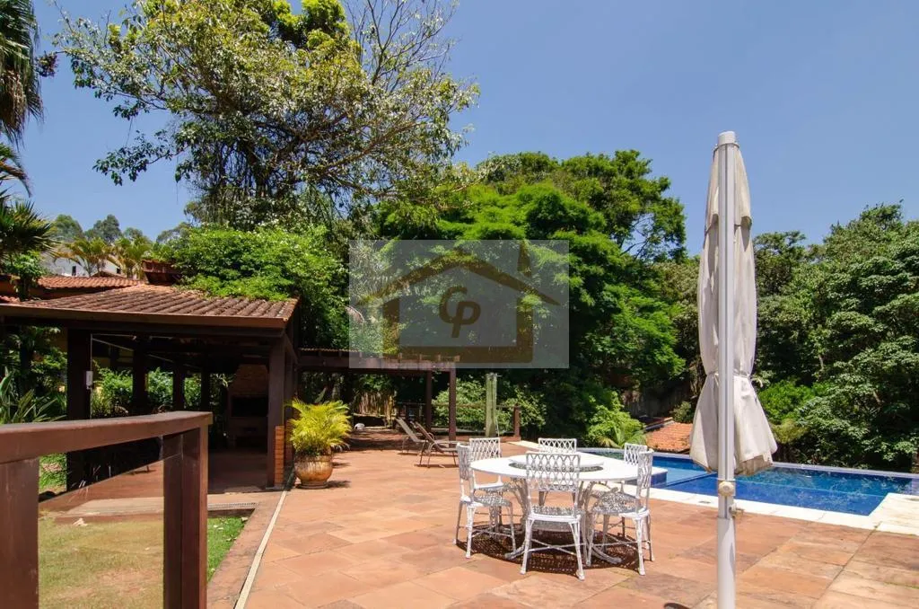 Imagem Vista magnífica, 4 suítes, Imóvel está em lote alto, 4 vagas