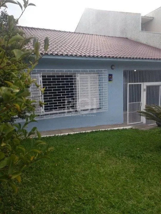 Imagem Casa para Venda - 249.86m², 3 dormitórios, sendo 1 suites, 4 vagas - Medianeira