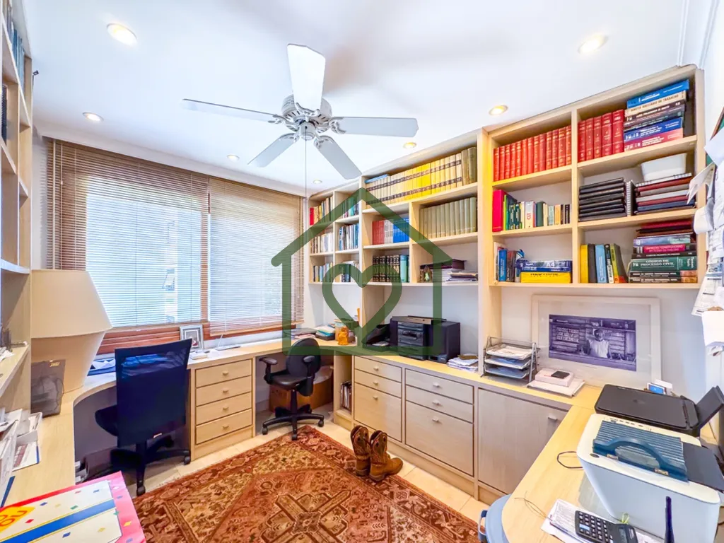 Imagem Apartamento de gestão da Label Brokers de 333 m² no bairro Bela Vista, em Porto Alegre. 
 
Amplo l...