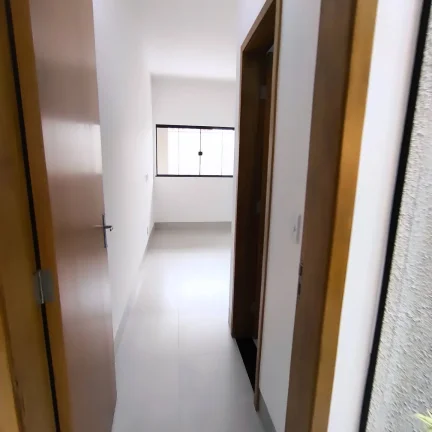 Imagem Casa De 2/4 Com Suite Om Quintal Grande E Otimo Acabamento No Parque Montreal
