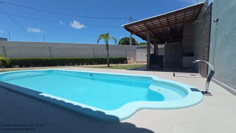 Imagem Casa de Luxo à Venda em Buraquinho, Lauro de Freitas-BA: 4 Quartos, 3 Suítes, 3 Salas, 2 Banheiros, 13 Vagas, 350m²!