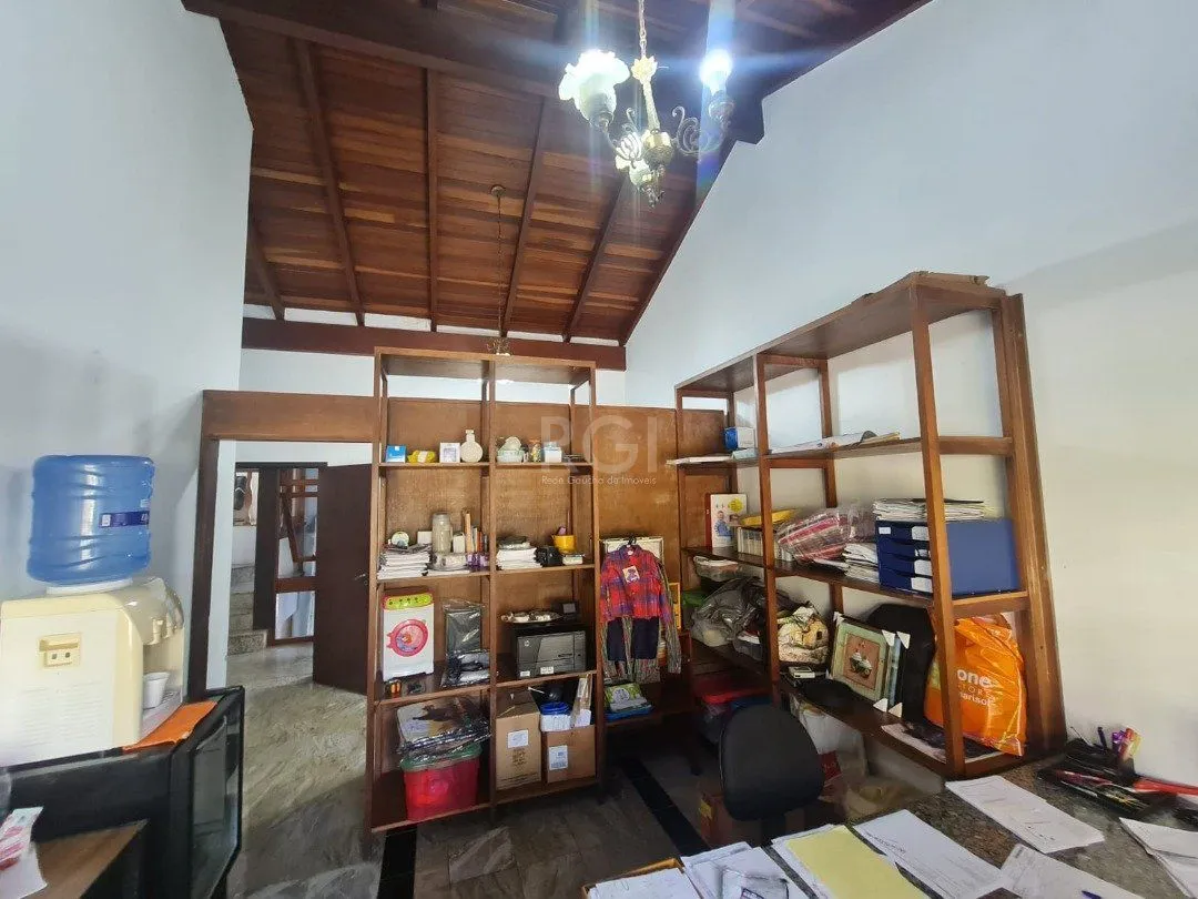 Imagem Casa para Venda - 464m², 5 dormitórios, sendo 4 suites, 4 vagas - Nonoai