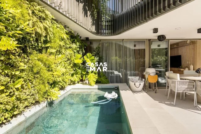Imagem Apartamento de Luxo no Leblon: 2 quartos, 1 suíte, 2 salas, 2 banheiros, 1 vaga. 133m², próximo à praia, novíssimo, com piscina.