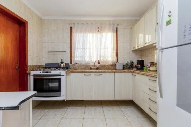 Imagem Linda cobertura de 4 dormitórios,1 suíte , 4 banheiros para venda, 4 vagas de garagens cobertas e escrituradas, 1 terraço com deck, piscina e churrasqueira no bairro Jardim Lindóia em Porto Alegre/RS.