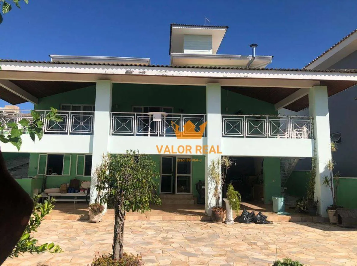 Imagem Casa em Condomínio no Terras de São Carlos em terreno com 482 m², área construída de 756 m², com 4 suítes. Aceita Permuta