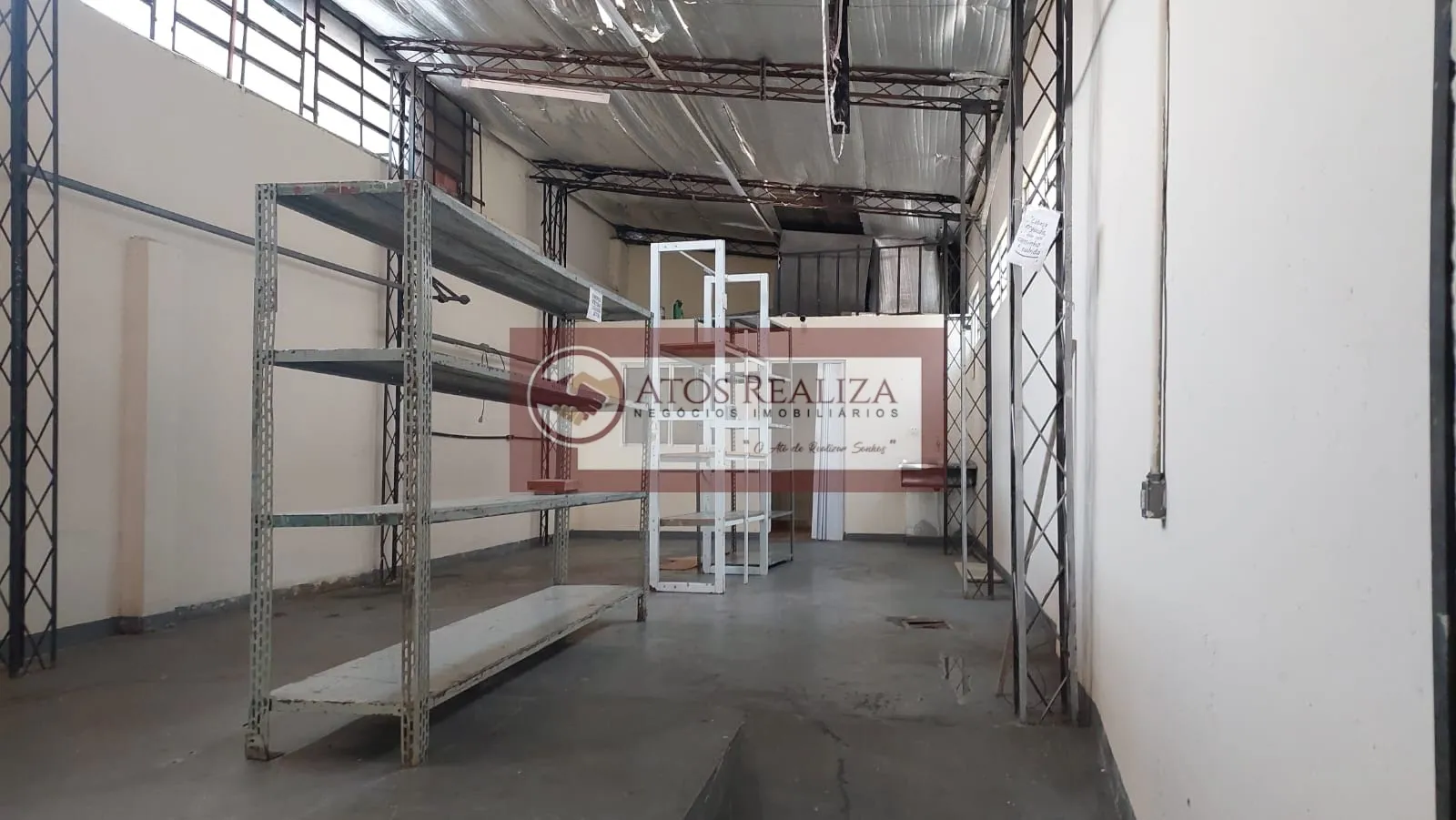 Imagem Alugo Excelente Galpão na Av Atlântica Socorro -SP: 130m² sala e 2 banheiros, locação por R$5.000.