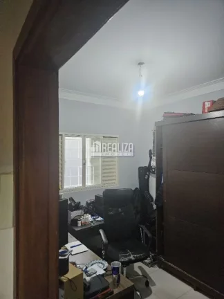Imagem Casa à venda no bairro Jardim Eldorado, Uberaba - 2 dormitórios, porcelanato e alarme