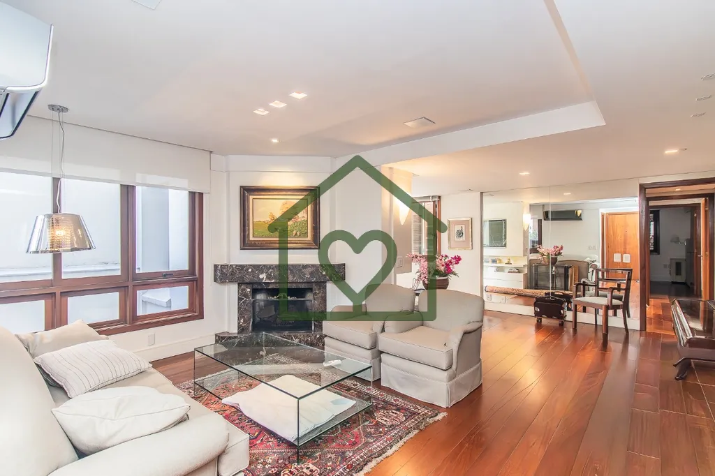 Este charmoso apartamento garden é perfeito para quem busca espaço e localização e silêncio. 
V...