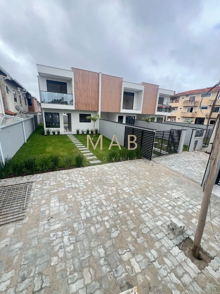 Imagem Sobrado NÃO Geminado à Venda na Praia dos Ingleses em Florianópolis/SC!! Unidade com: 4 dormitórios sendo 1 suíte com closet!