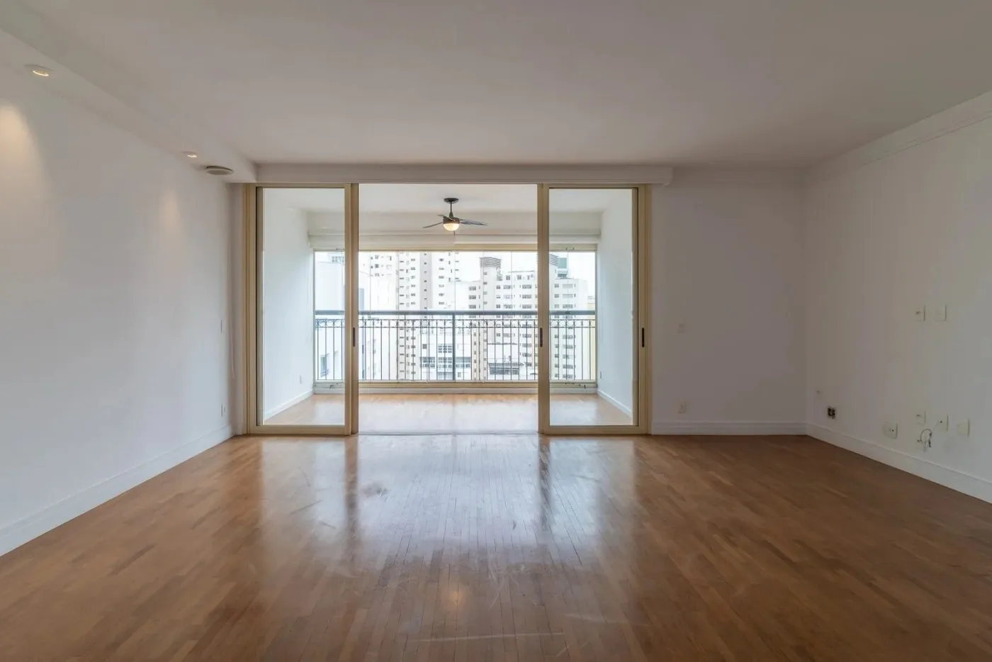 Imagem Apartamento para Venda em São Paulo, Pinheiros, 3 dormitórios, 1 suíte, 2 banheiros, 2 vagas