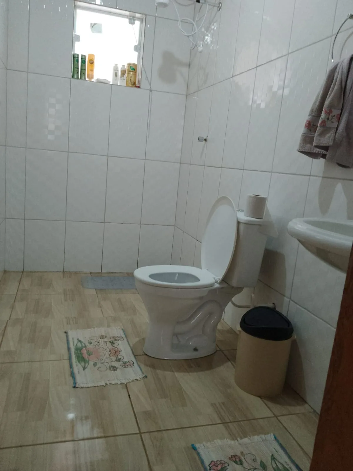 Imagem LINDA CASA COM TERRENO DE 1300M² !!