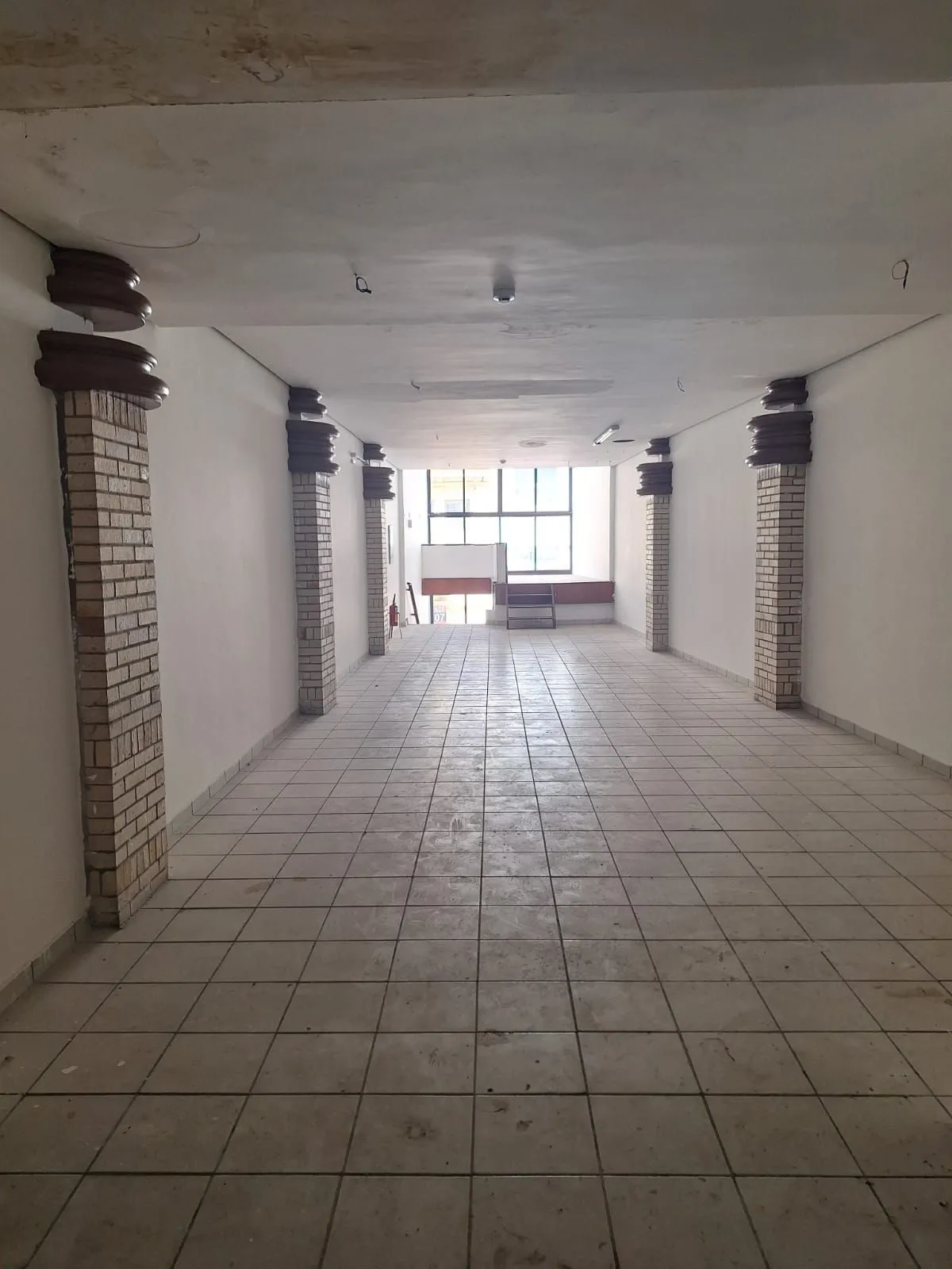Imagem Prédio comercial com 3 andares