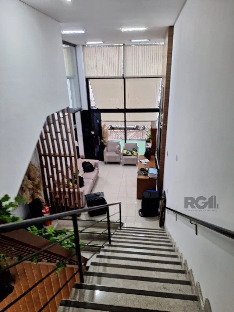 Imagem casa misto -7 salas - 325,12 m² - Menino Deus