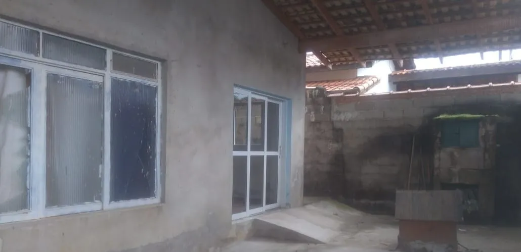 Foto do imóvel Casa à Venda - 2 Quartos, 1 Suíte, 2 Vagas Cobertas, Amplo Quintal e 270m² no Loteamento Residencial Andrade
