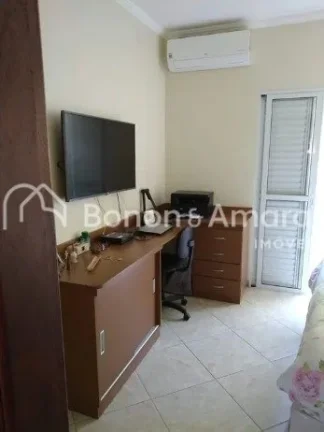 Imagem Esta casa está localizada no condomínio Colinas Ermitage, em Sousas, Campinas-SP, em um terreno de...