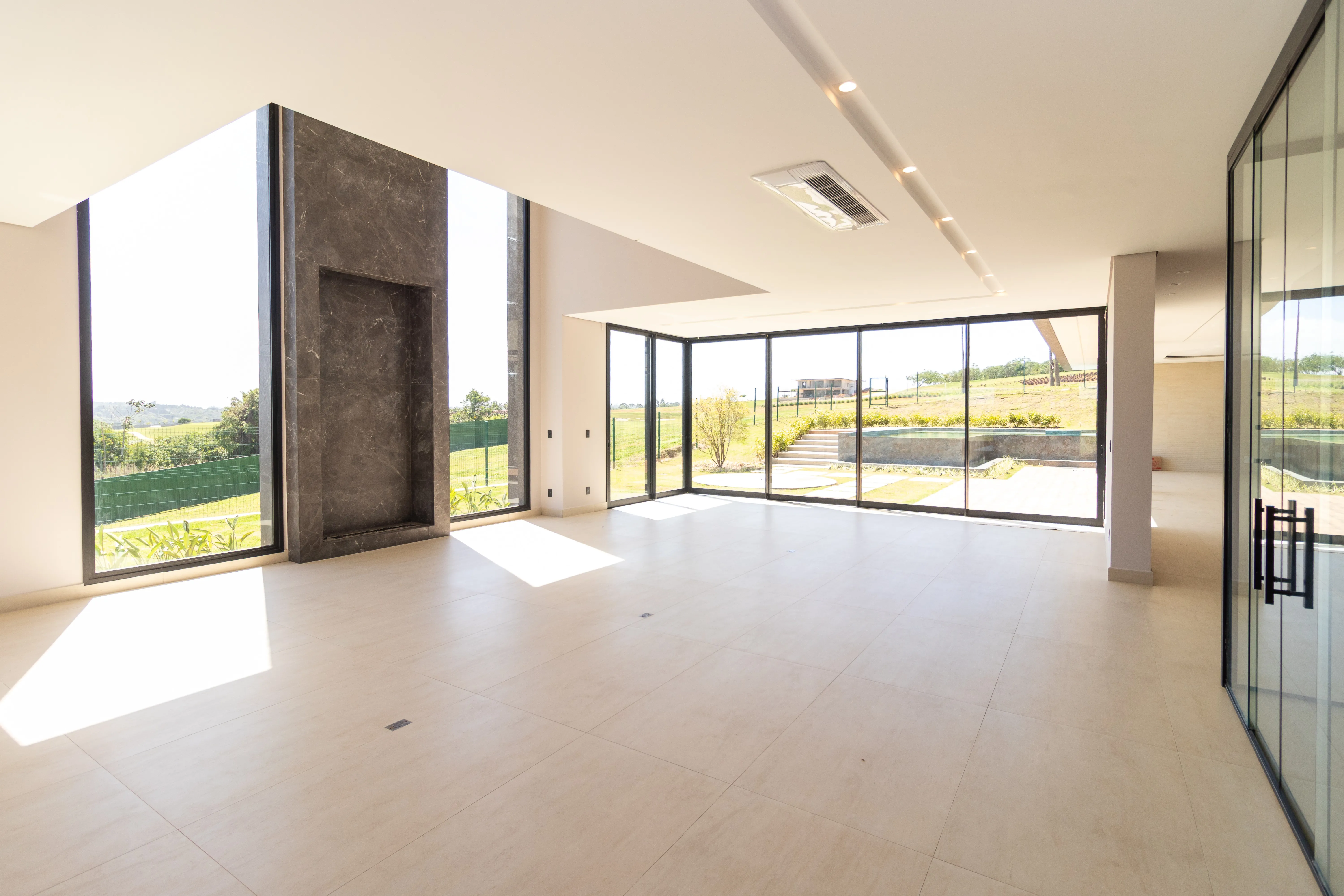 Imagem Condomínio Portofino | Reserva Ituparanga | 6 suítes | 720 m² | Piscina | Elevador | Sauna | Vista para a represa e campo de golfe.