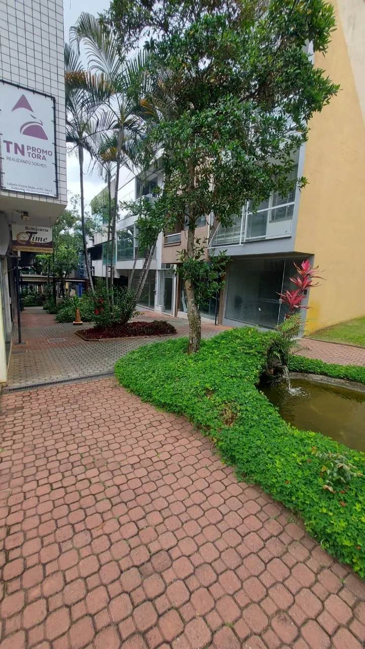 Imagem Prédio Comercial com 3 andares no centro comercial de Alphaville