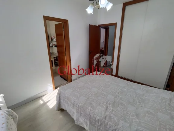 Imagem Linda sobreposta térrea com 4 suítes e amplo quintal de fundos com churrasqueira toda reformada no bairro da Ponta da Praia por R$.1.380.000,00.