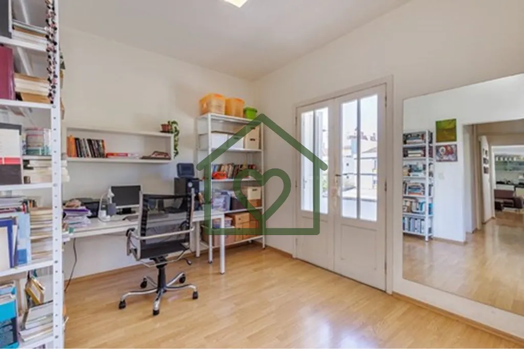 Imagem Descubra o encanto do Apartamento localizado no coração do vibrante bairro Bom Fim, em Porto Alegr...