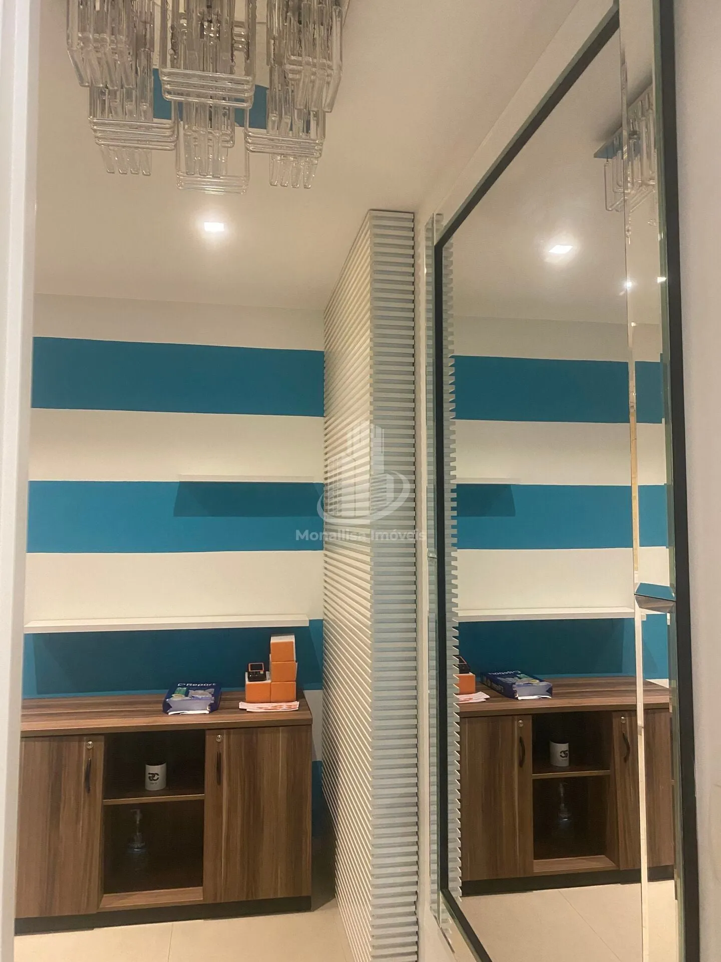 Imagem Sala comercial mobiliada com vaga na Barra da Tijuca