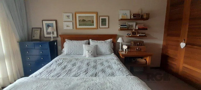 Imagem BELÍSSIMA CASA EM GRAMADO - JUNTO AO LAGO NEGRO