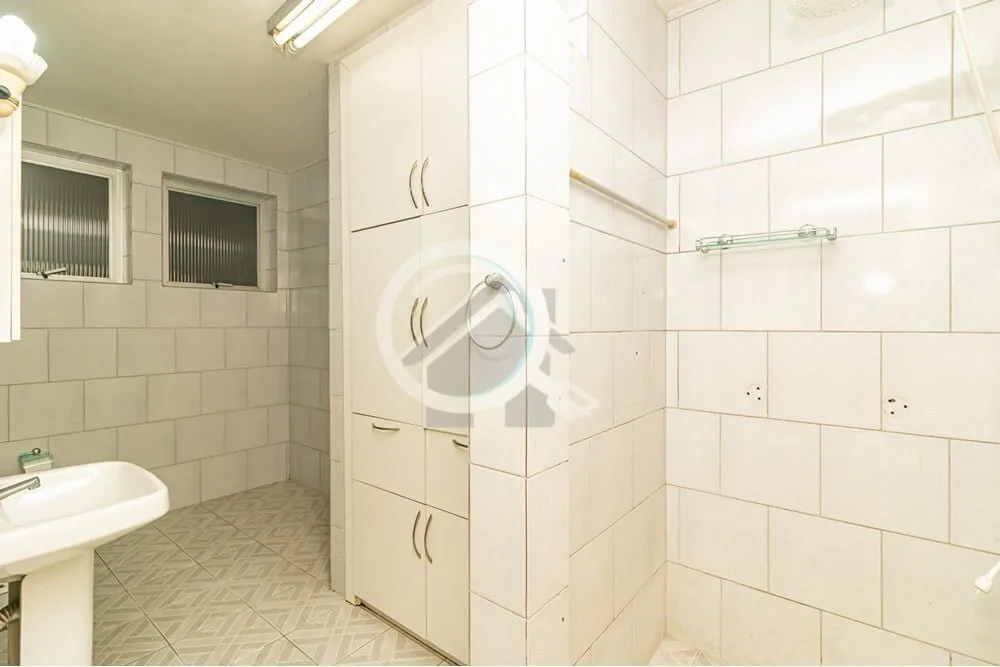 Imagem Imagine-se vivendo no coração de Porto Alegre, em um apartamento que une localização privilegiad...