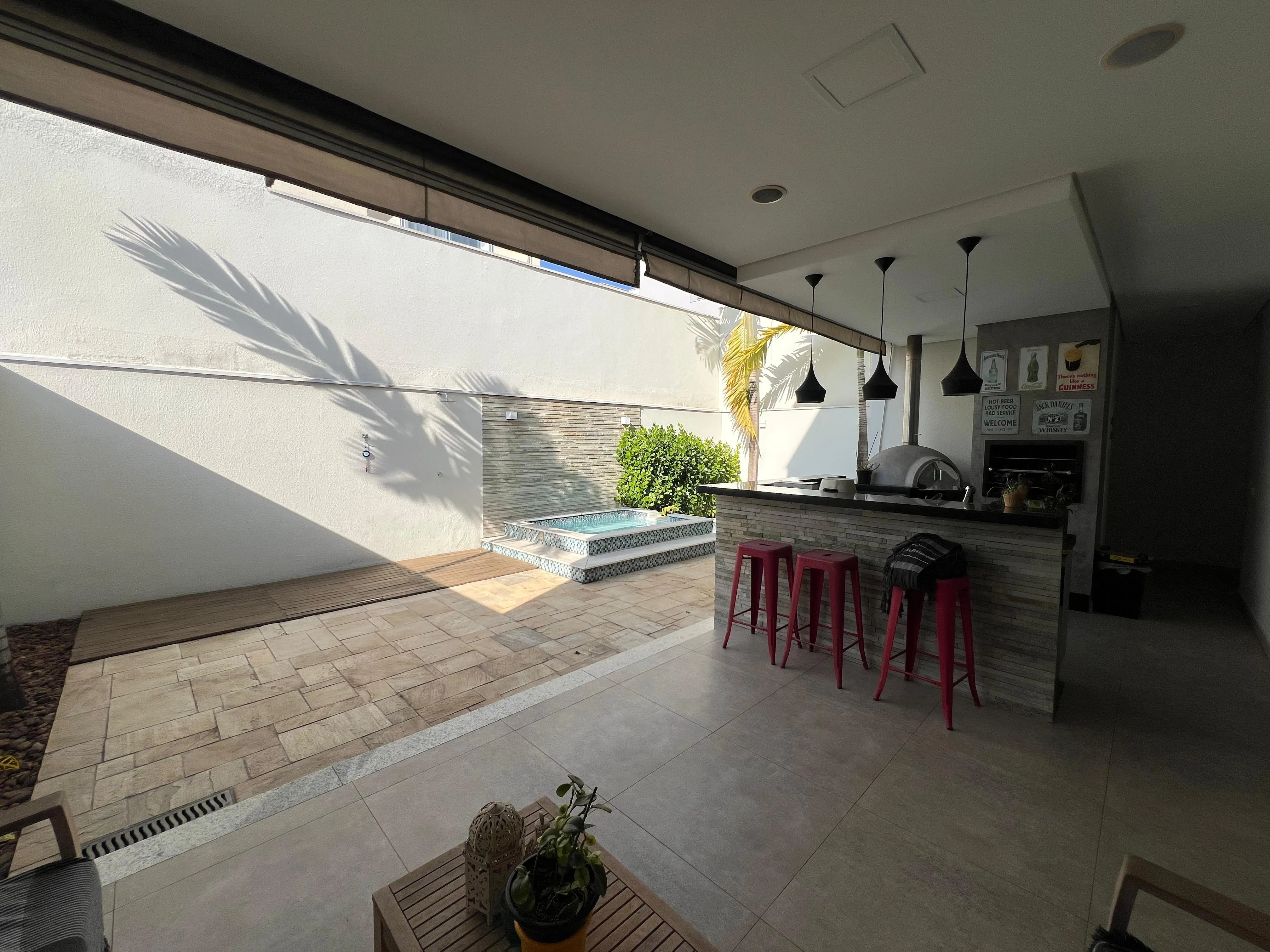 Imagem Luxuosa Casa com 3 Suítes, Piscina e Placas Fotovoltaicas no Condomínio Completo Ibiti Reserva