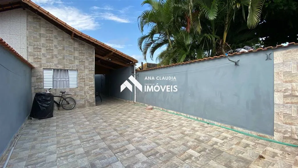 Imagem Casa na praia lado serra em ótima localização bairro de moradores fixos a 500 metros do mar .