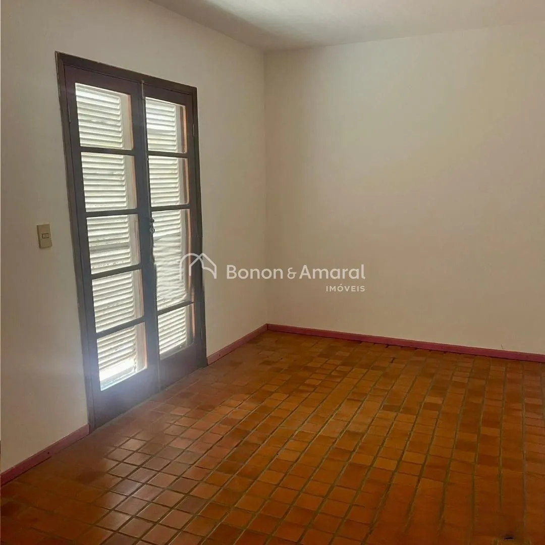 Imagem Casa à venda com 4 dormitórios, 2 suítes, 309 m² no San Conrado