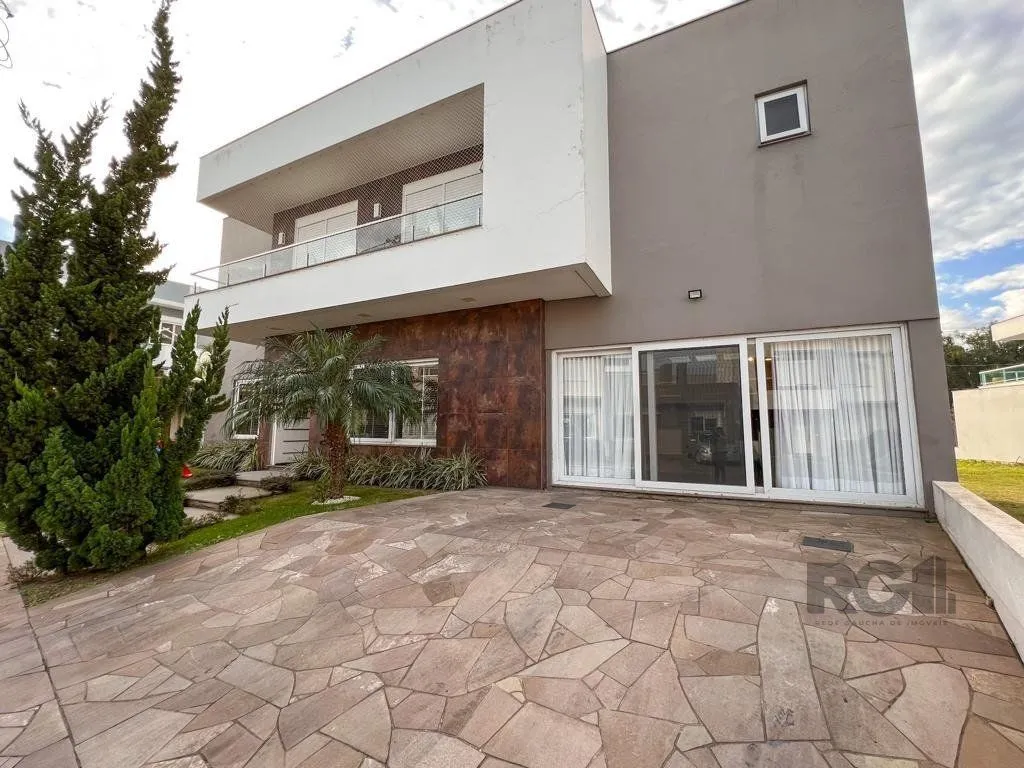 Imagem Excelente residência com aproximadamente 242m² privativos,