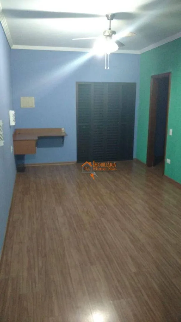 Imagem Sobrado com 3 dormitórios à venda, 203 m² por R$ 700.000,00 - Jardim São João - Guarulhos/SP