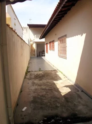 Imagem casa lado praia- tres dormitorios