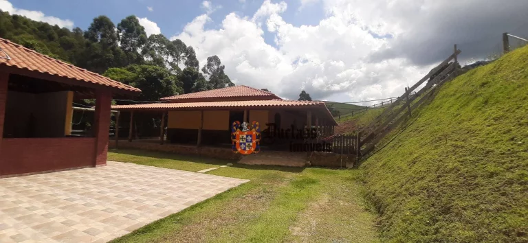 Imagem Chácara com 3 dormitórios à venda, 8000 m² por R$ 680.000,00 - Pinhal Grande - Toledo/MG