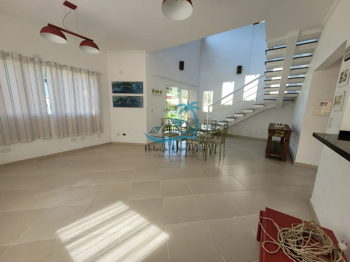 Imagem Belíssima casa com 3 dormitórios a venda em condomínio fechado em Ubatuba.
