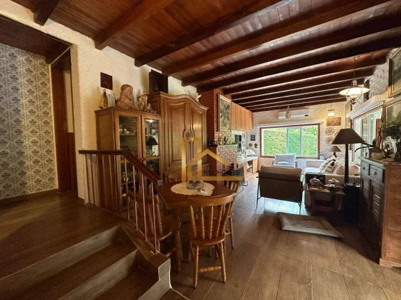 Imagem Encanto e Tranquilidade! Casa Espaçosa com Jardim e Lareira em Condomínio Exclusivo – Teresópolis/RJ ????