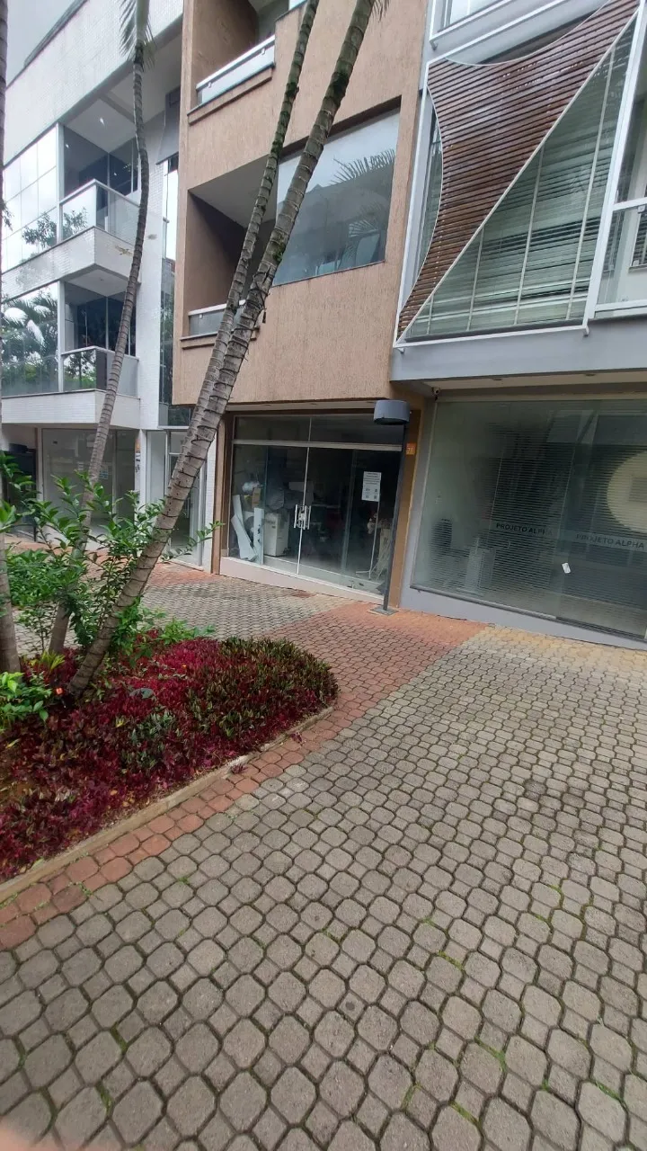 Imagem Prédio Comercial com 3 andares no centro comercial de Alphaville