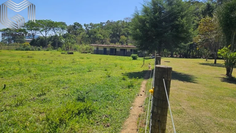 Imagem Sitio de Luxo à Venda em Nova Friburgo-RJ, Amparo: 8 Quartos, 8 Suítes, 12 Salas, 9 Banheiros, 10 Vagas de Garagem, 275.000 m² de Área.