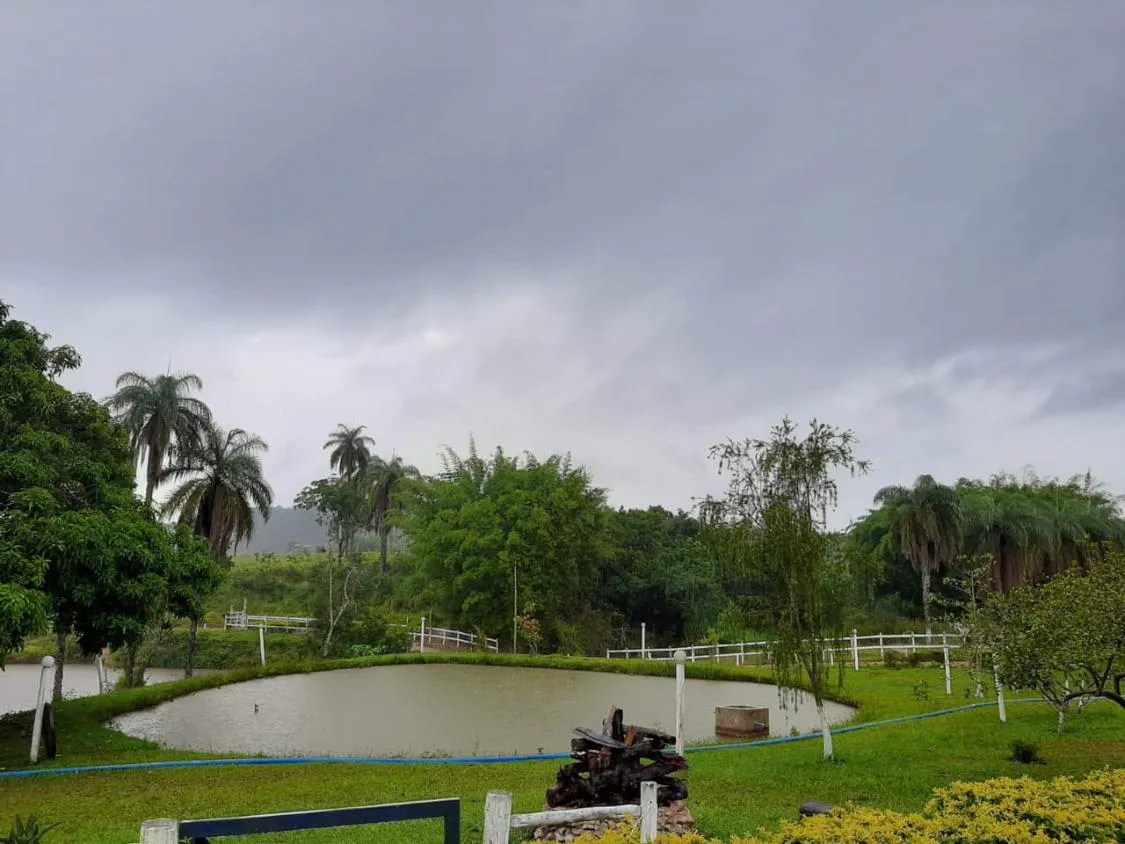 Imagem Vende-se um lindíssimo sítio localizado em Esmeraldas, MG . com 6 hectares (60.000 m²)