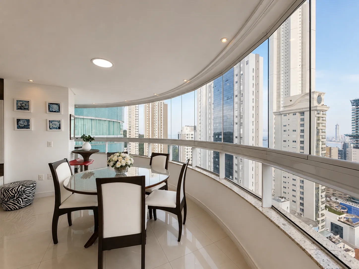Imagem Apartamento com vista para o mar à venda com 139m2 por R$ 2.600.000,00