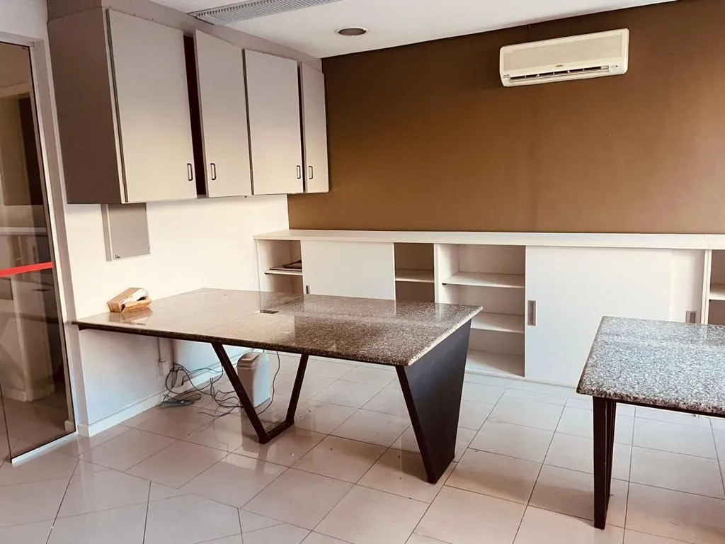 Imagem Sala comercial à venda em Porto Alegre, Moinhos de Vento, 32.71m2