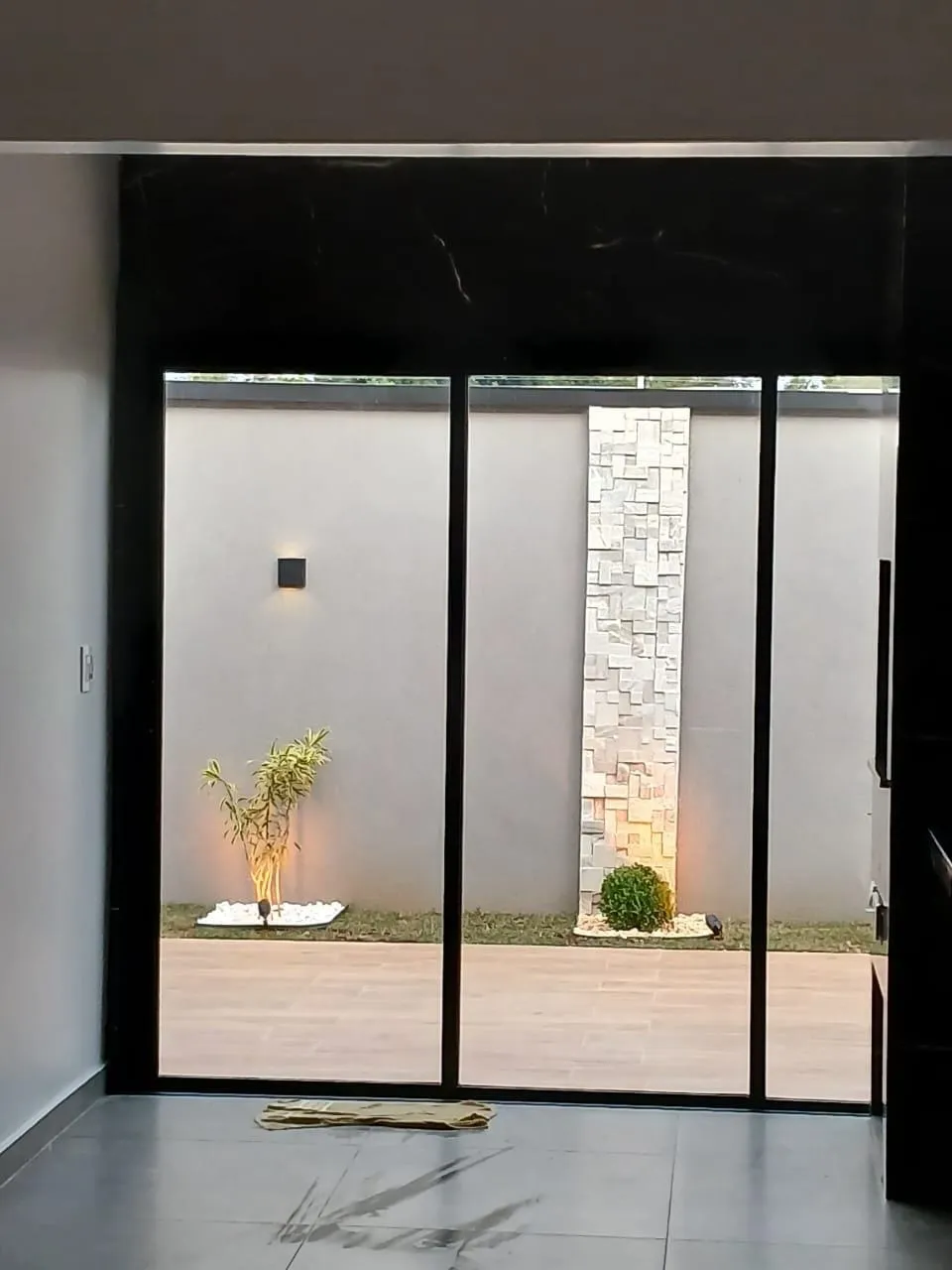 Imagem *Belíssima casa no Condomínio Perolas do Vale 
*3 três quartos Suíte 
*3 banheiro
*S...