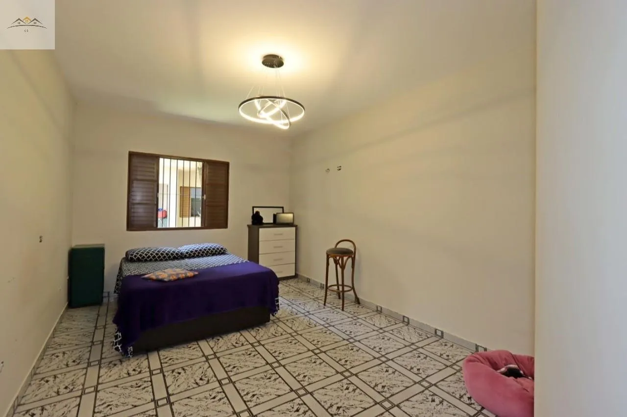 Imagem Sobrado à venda na V. Pires, Santo André 5 dorm. 2 suítes 5 vgs 280m²