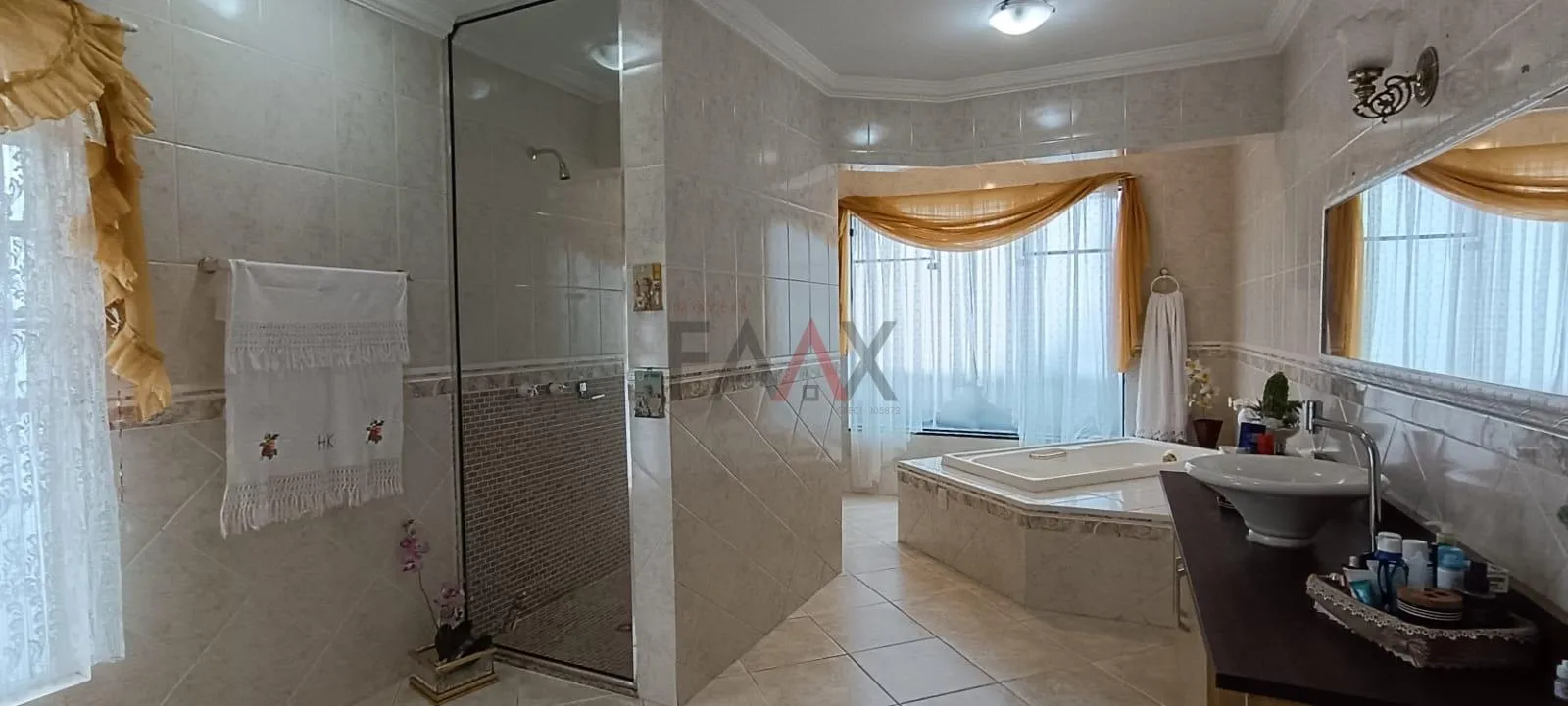 Imagem Triplex para locação no Bonsucesso em Guarapuava com 5 Dormitórios