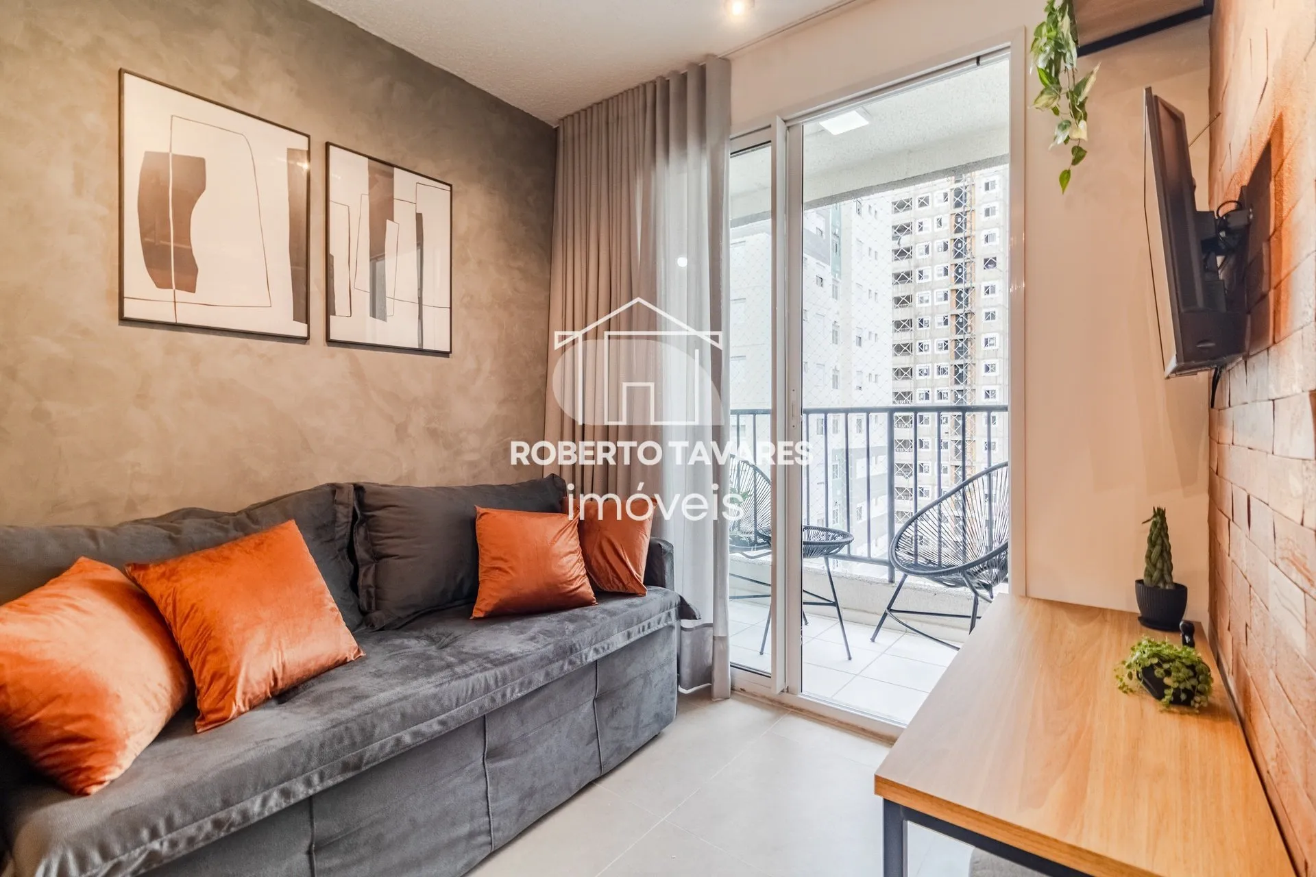 Imagem Apartamento totalmente mobiliado. VENDA DE PORTEIRA FECHADA - O imóvel conta com 2 quartos, sendo 1 suíte, além de uma vaga de garagem.