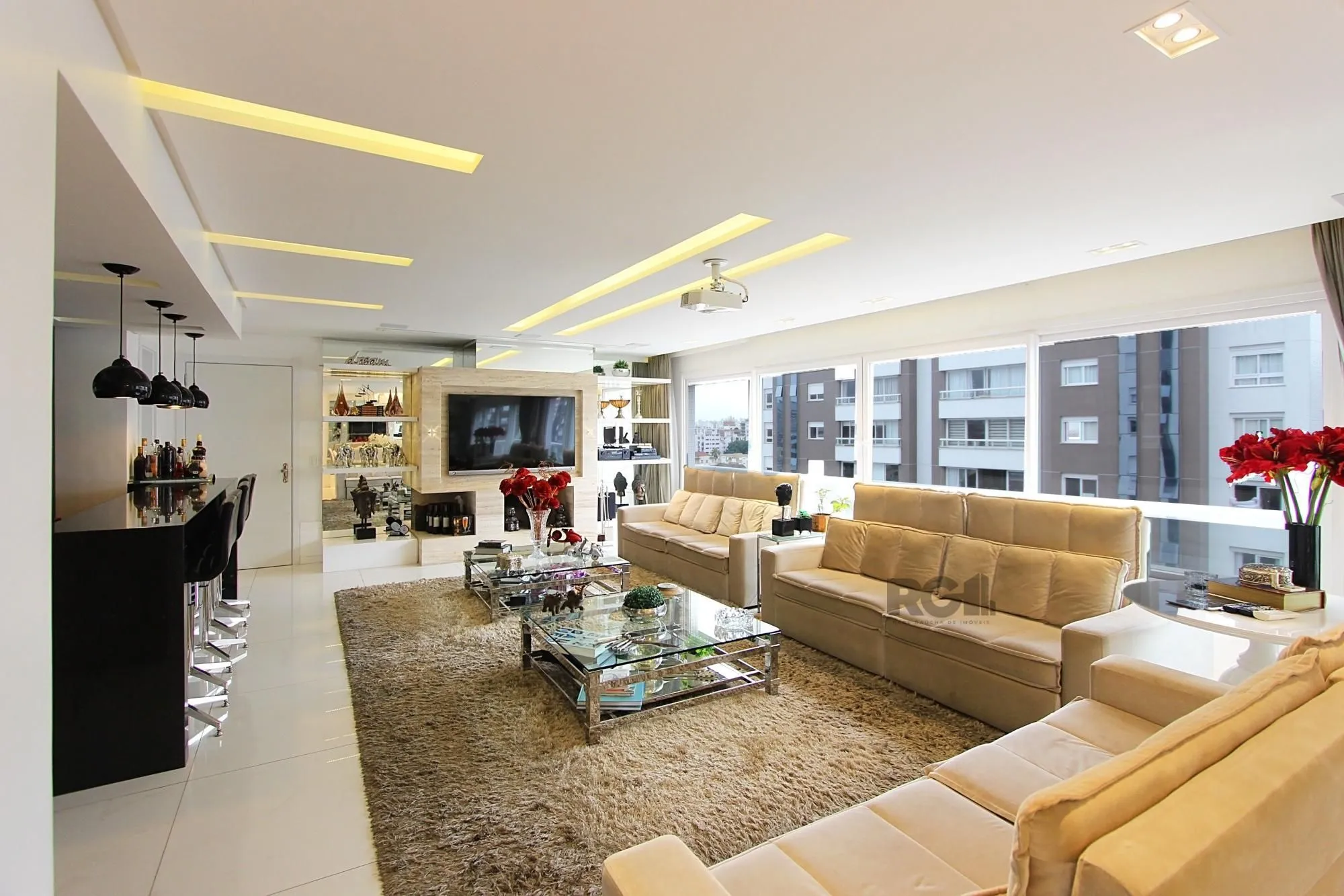 Imagem apartamento de 3 dormitórios, com 3 suítes no bairro Menino Deus